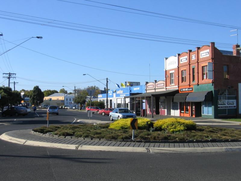 Colac photos - Travel Victoria: accommodation & visitor guide