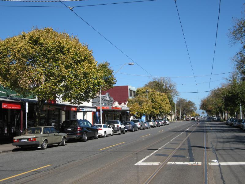 Albert Park - Shops, Victoria Avenue - View south-west along Victoria Av towards Moubray St