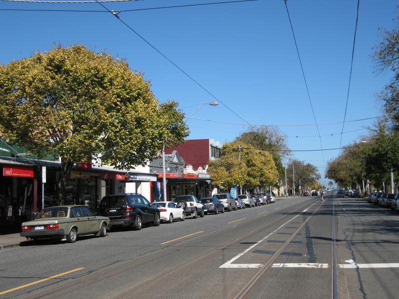 Albert Park - Shops, Victoria Avenue: View south-west along Victoria Av towards Moubray St
