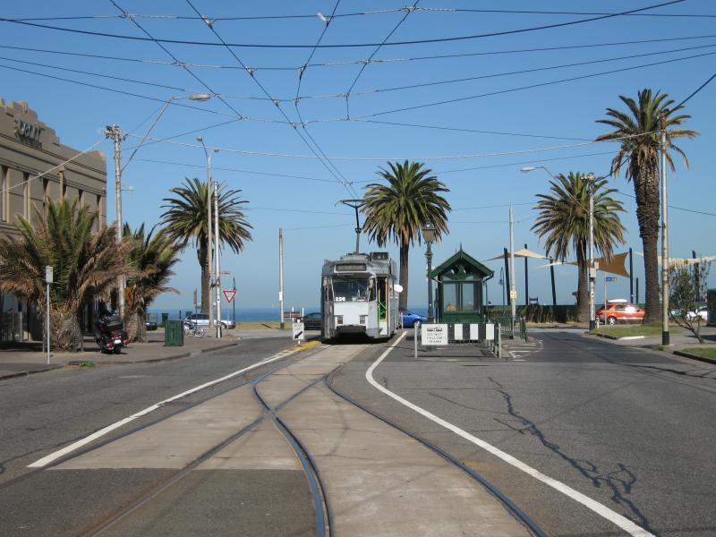 Albert Park - Shops, Victoria Avenue: View south-west along Victoria Av towards Beaconsfield Pde