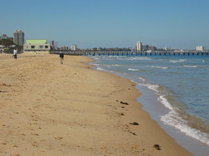 Albert Park - Beach, foreshore and Beaconsfield Parade around Victoria Avenue: View south-east along beach