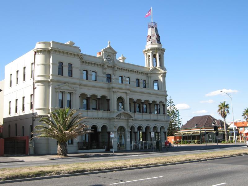 Albert Park - Beach, foreshore, pier and Beaconsfield Parade around Kerferd Road: Hotel Victoria, corner Beaconsfield Pde and Kerferd Rd