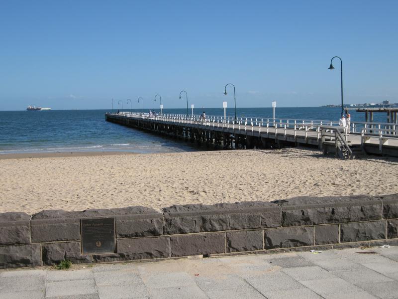 Albert Park - Beach, foreshore, pier and Beaconsfield Parade around Kerferd Road - View of Kerferd Road Pier from foreshore