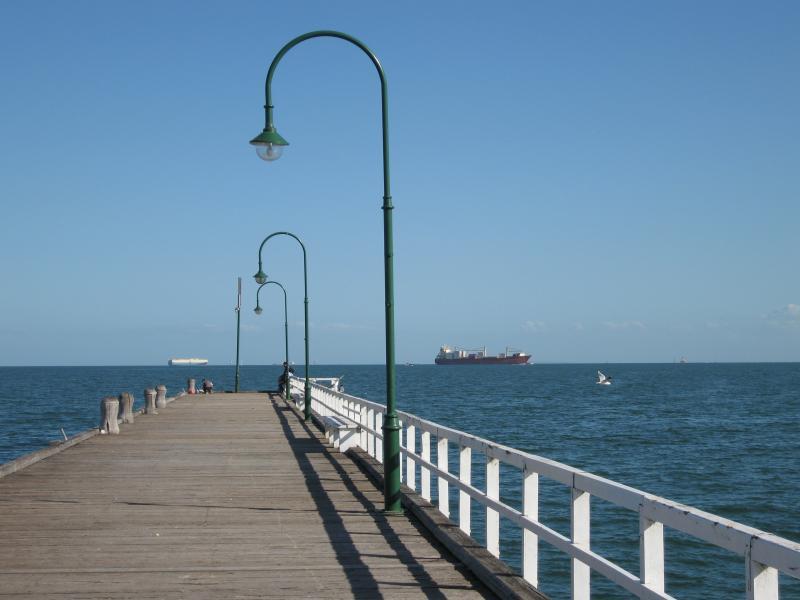 Albert Park - Beach, foreshore, pier and Beaconsfield Parade around Kerferd Road: View towards end of Kerferd Road Pier