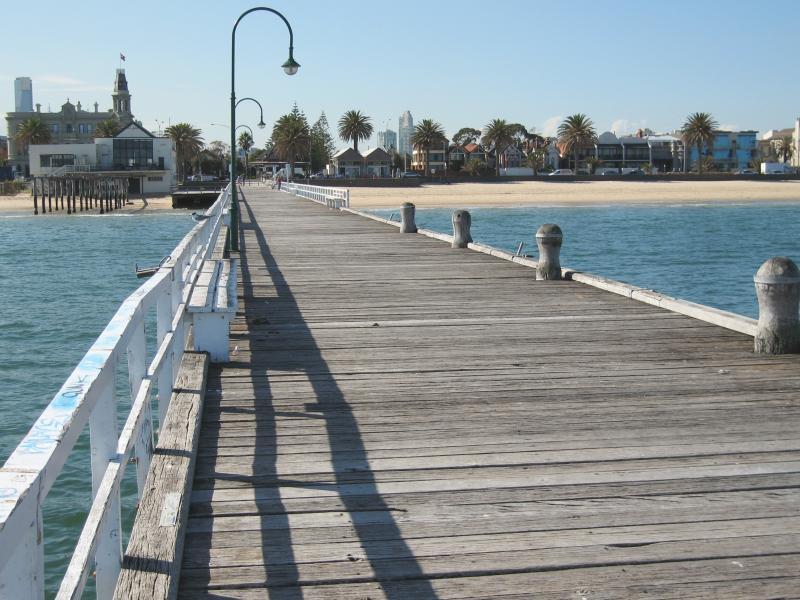 Albert Park - Beach, foreshore, pier and Beaconsfield Parade around Kerferd Road - View north-east along Kerferd Road Pier back to foreshore