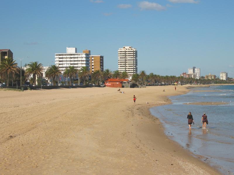 Albert Park - Beach, foreshore, pier and Beaconsfield Parade around Kerferd Road: View south-east along beach from Kerferd Road Pier