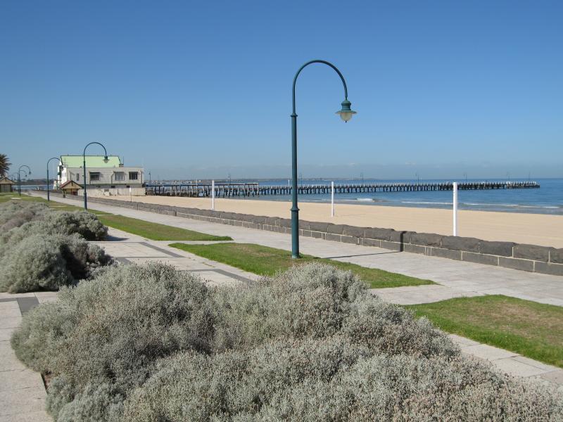 Albert Park - Beach, foreshore, pier and Beaconsfield Parade around Kerferd Road: View south-east along foreshore towards Kerferd Road Pier