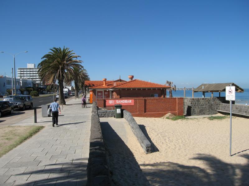 Albert Park - Beach, foreshore and Beaconsfield Parade around Mills Street: View south-east along foreshore towards Mills St and Sandbar Restaurant