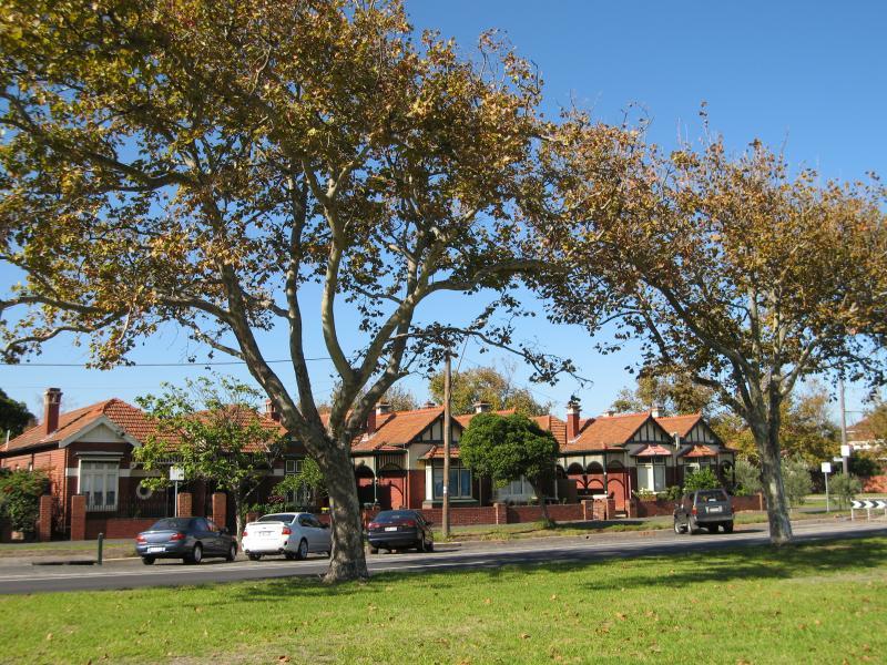 Albert Park - Kerferd Road: Kerferd Rd near Neville St