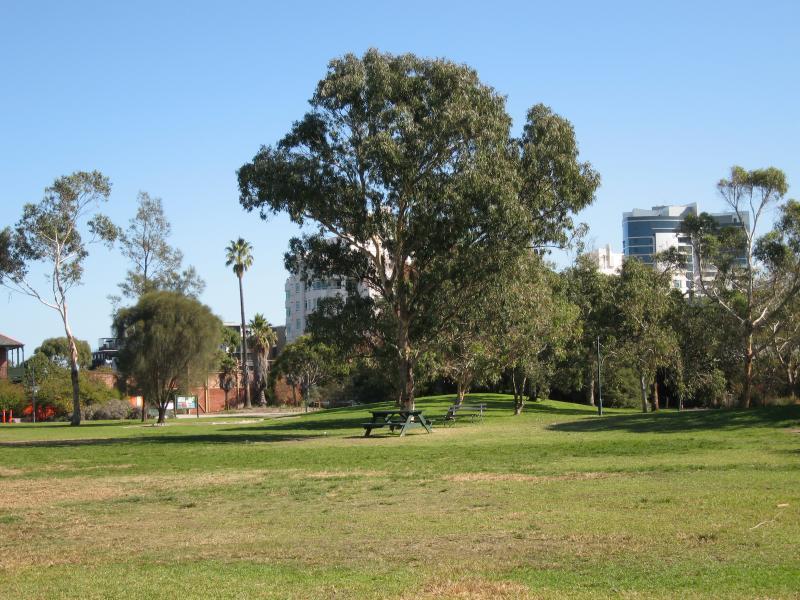 Albert Park - Gasworks Art Park, Graham Street: Gardens