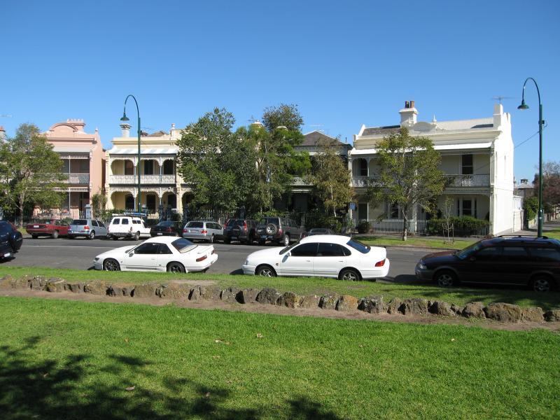 Albert Park - St Vincent Gardens and surroundings: View of terrace houses along St Vincent Pl from gardens
