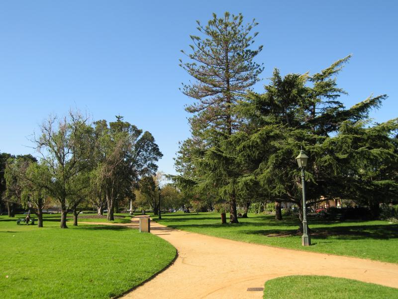 Albert Park - St Vincent Gardens and surroundings: Path through gardens