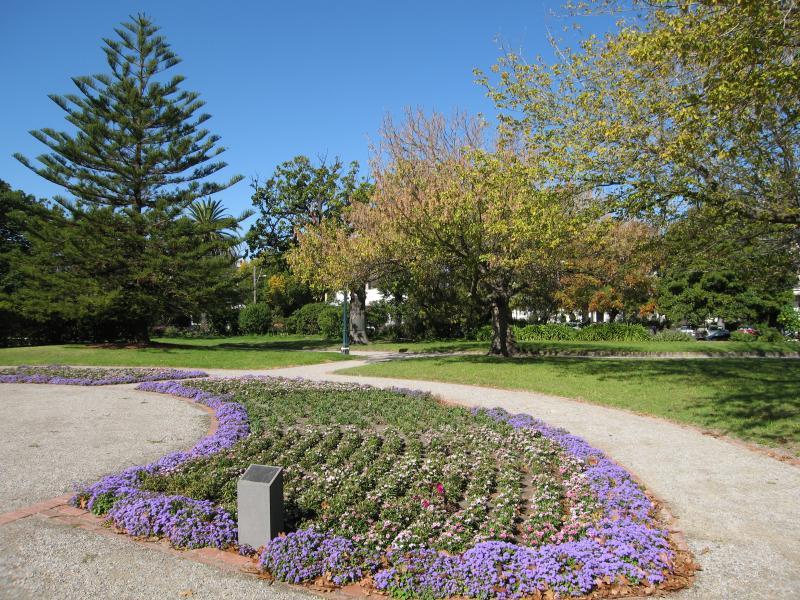 Albert Park - St Vincent Gardens and surroundings: Gardens near bowling club