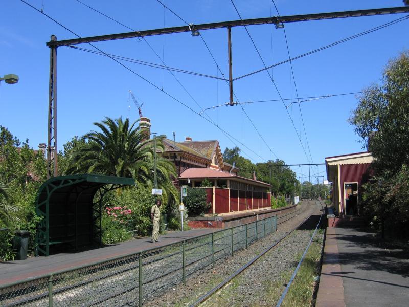 Albert Park - Ferrars Street: Platform at Albert Park tram station