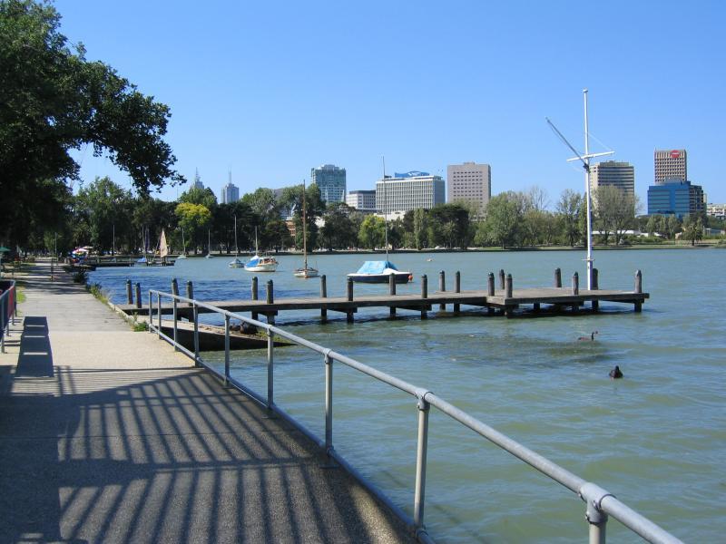 Albert Park - Albert Park Lake, jetties along Aquatic Drive and 'The Point': View north along foreshore towards jetties