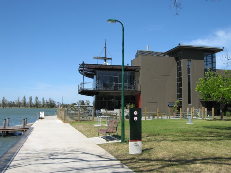 Albert Park - Albert Park Lake, jetties along Aquatic Drive and 'The Point': View south along lake foreshore towards 'The Point'