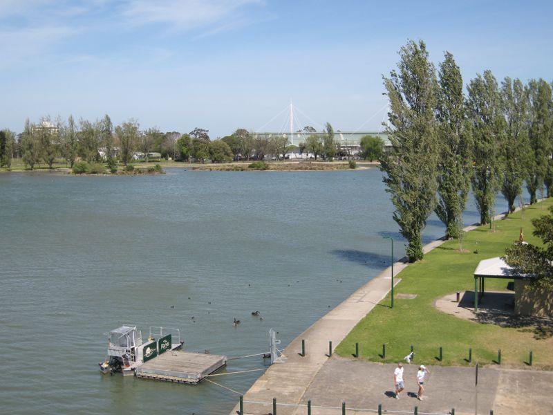 Albert Park - Albert Park Lake, jetties along Aquatic Drive and 'The Point': View west along lake foreshore towards Palms Lawn from 'The Point' lookout