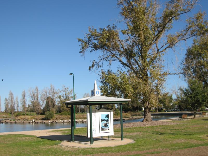 Albert Park - Albert Park Lake, Coot Picnic Area: Information shelter