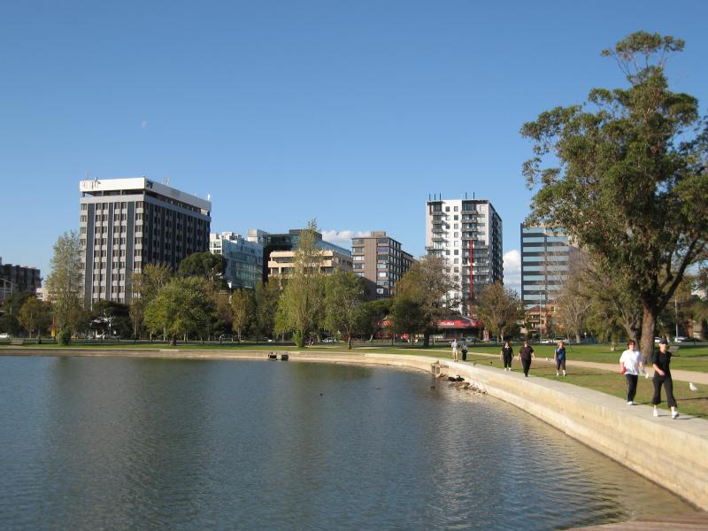 Albert Park - Albert Park Lake, southern end at Aughtie Drive, Ross Gregory Drive, Lakeside Drive: View east along lake foreshore at Ross Gregory Dr