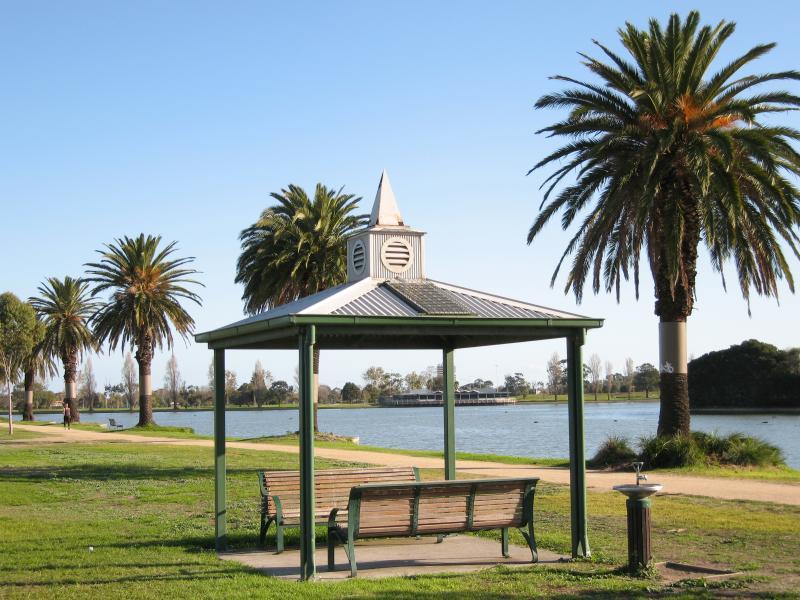 Albert Park - Albert Park Lake, Lakeside Drive opposite Gunn Island: View south along lake foreshore at shelter