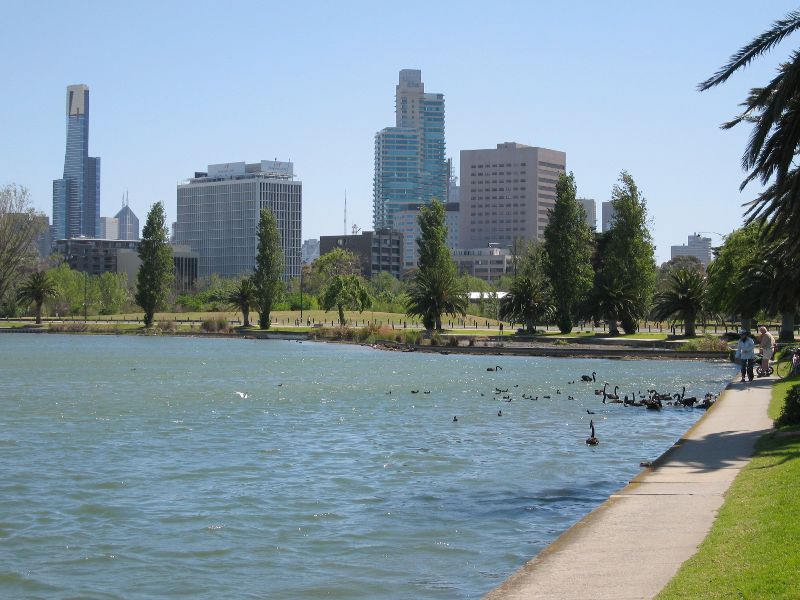 Albert Park - Albert Park Lake, Lakeside Drive opposite Gunn Island: View north along lake