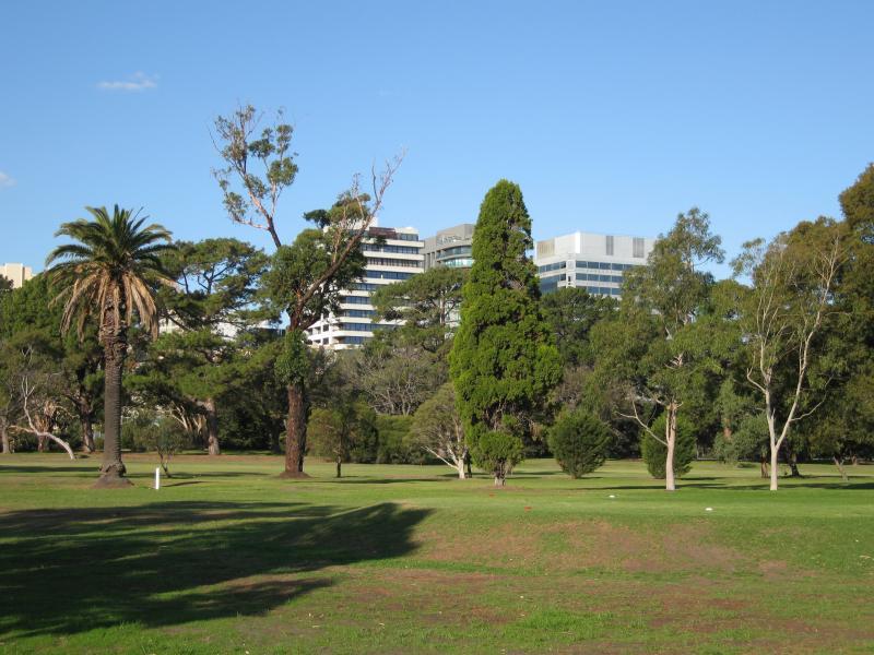 Albert Park - Albert Park Lake, Lakeside Drive opposite Gunn Island: Albert Park Public Golf Course