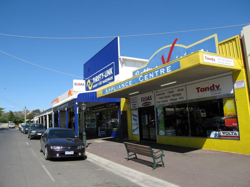 Alexandra - Commercial centre and shops: View south along Grant St between Downey St and Nihil St