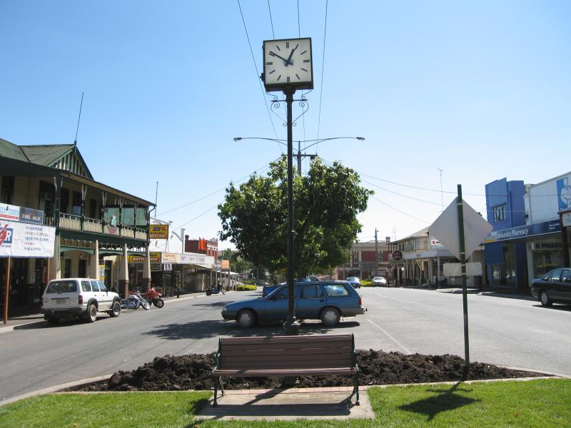 Alexandra - Commercial centre and shops: View north along Grant St between Downey St and Nihil St