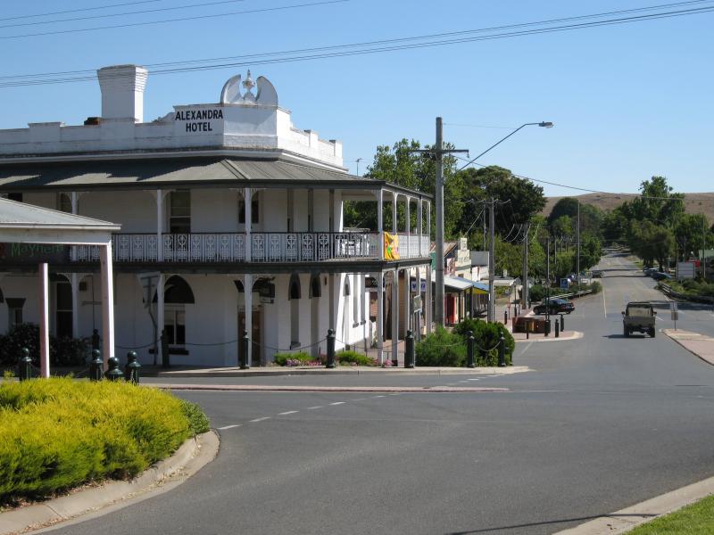 Alexandra - Commercial centre and shops: View north along Grant St at Downey St
