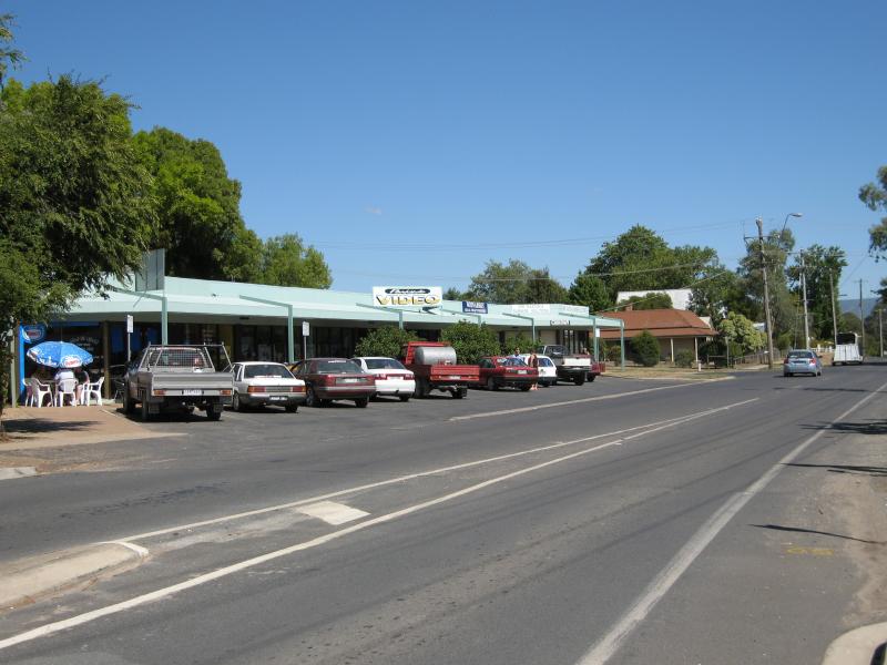 Alexandra - Commercial centre and shops: Shops along Downey St between Grant St and Bayley St