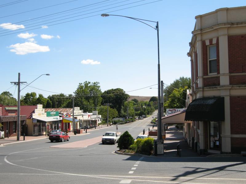 Alexandra - Commercial centre and shops - View north along Grant St at Downey St