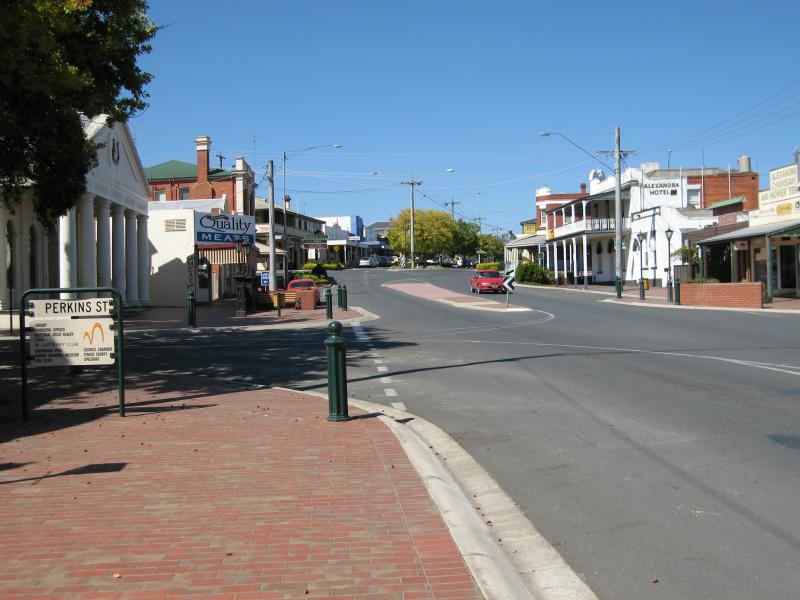 Alexandra - Commercial centre and shops: View south along Grant St towards Perkins St