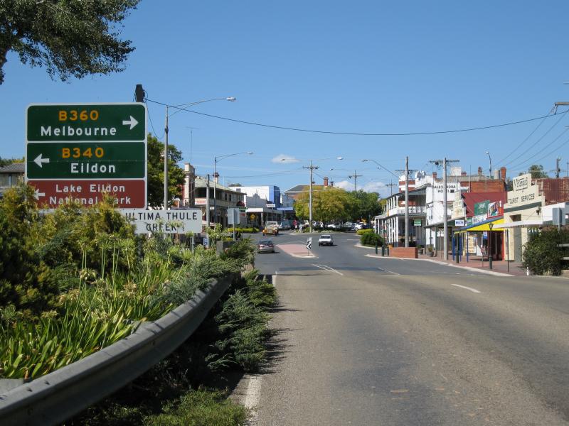 Alexandra - Commercial centre and shops: View south along Grant St at Ultima Thule Creek