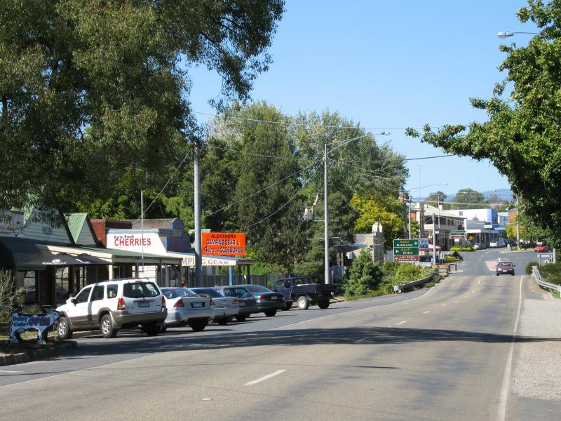 Alexandra - Commercial centre and shops: View south along Grant St at Vickery St