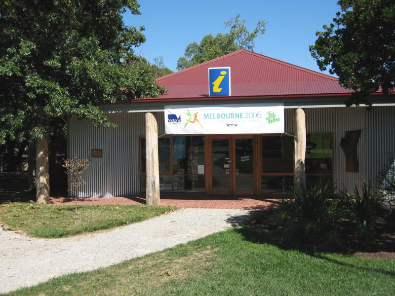Alexandra - Rotary Park, corner Grant Street and Vickery Street: Visitor Information Centre