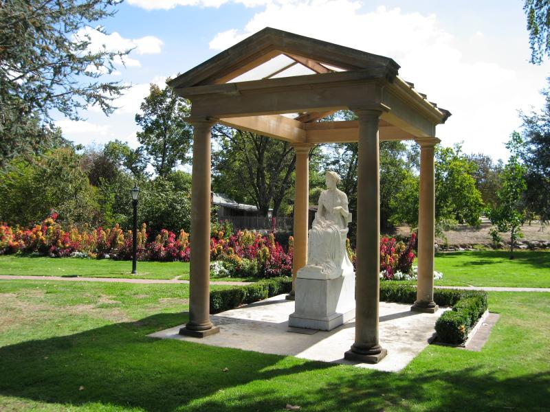 Alexandra - Jack Shiels Gardens, Perkins Street: Statue