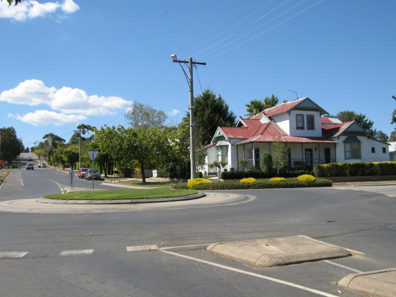 Alexandra - Around Alexandra: View east along Nihil St at Grant St