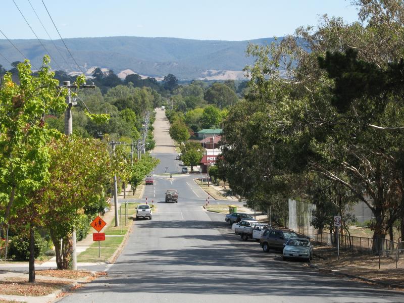 Alexandra - Around Alexandra: View west along Nihil St from Myrtle St