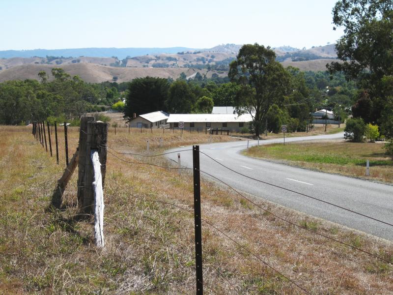 Alexandra - Mount Pleasant Road: View north along Mt Pleasant Rd at McKenzie Flora Reserve