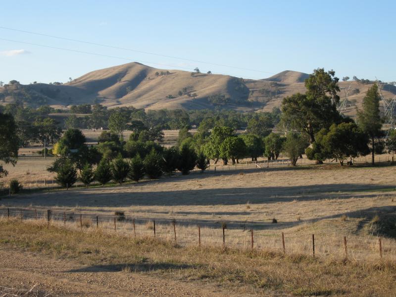 Alexandra - Josephine Cutting, Maroondah Highway north-west of Alexandra: View north from Maroondah Hwy near Grant St