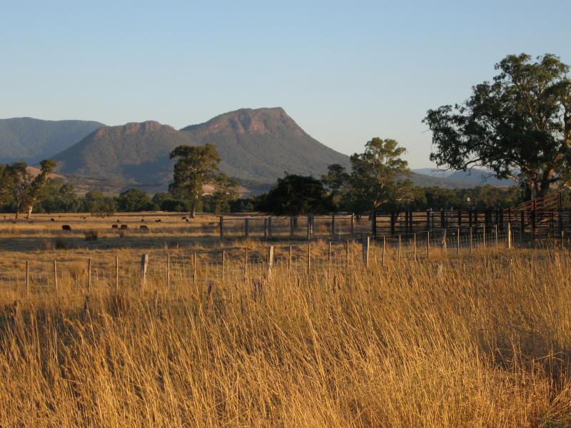 Alexandra - Acheron: View south towards the Cathedral Ranges, 2 km south of Acheron