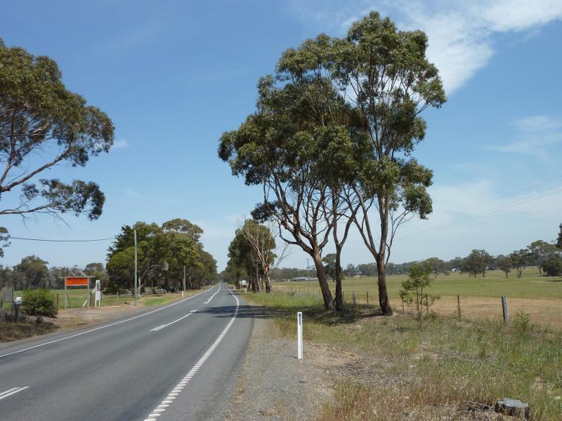 Anakie - Ballan Road, north of town centre: View south along Ballan Rd, 1.5 km north of general store