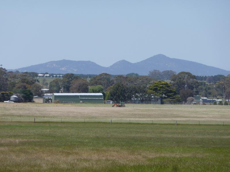 Anakie - De Motts Road west of Ballan Road: Easterly view towards The You Yangs, De Motts Rd at Durdidwarrah Rd