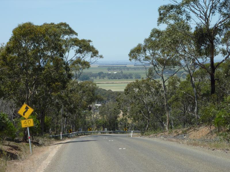 Anakie - De Motts Road west of Ballan Road: View east along De Motts Rd, 6 km east of Steiglitz Rd