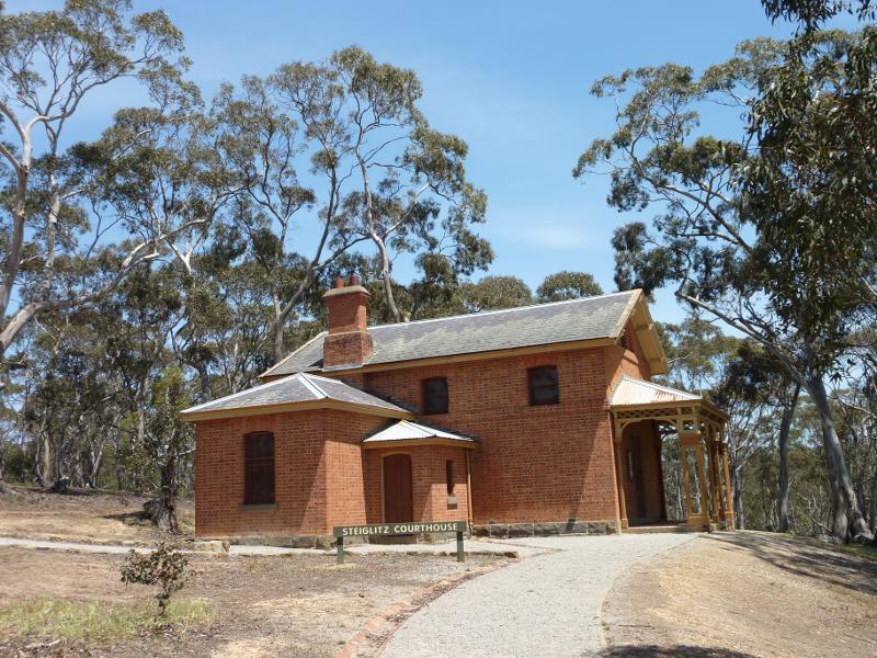 Anakie - Town of Steiglitz, town centre: Side view of Steiglitz Court House