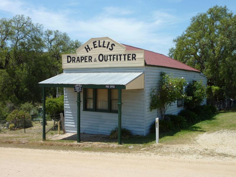 Anakie - Town of Steiglitz, town centre: Draper & Outfitter, Regent St