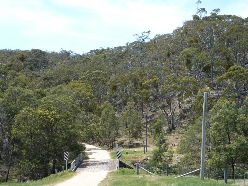 Anakie - Town of Steiglitz, town centre: View north-east along Durdidwarrah Rd at Regent St