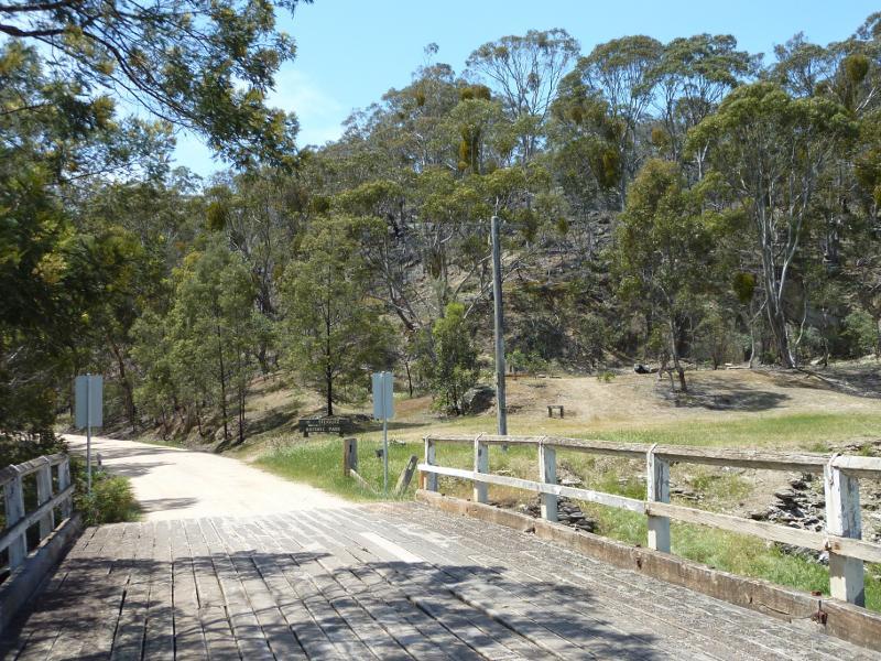 Anakie - Town of Steiglitz, town centre: View north-east along Durdidwarrah Rd at bridge