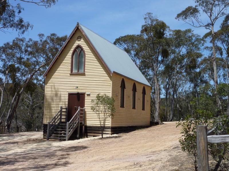 Anakie - Town of Steiglitz, Meredith Road west of town centre: St Thomas Church, south side of Meredith Rd