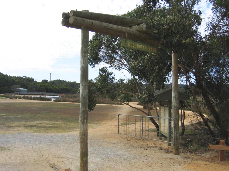 Anglesea - Coogoorah Park, River Reserve Road: Entrance to Coogoorah Park, northern end of River Reserve Rd